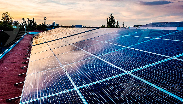 光伏屋面瓦自清潔性能強(qiáng)，防水功能優(yōu)異，簡(jiǎn)直是一舉多得！