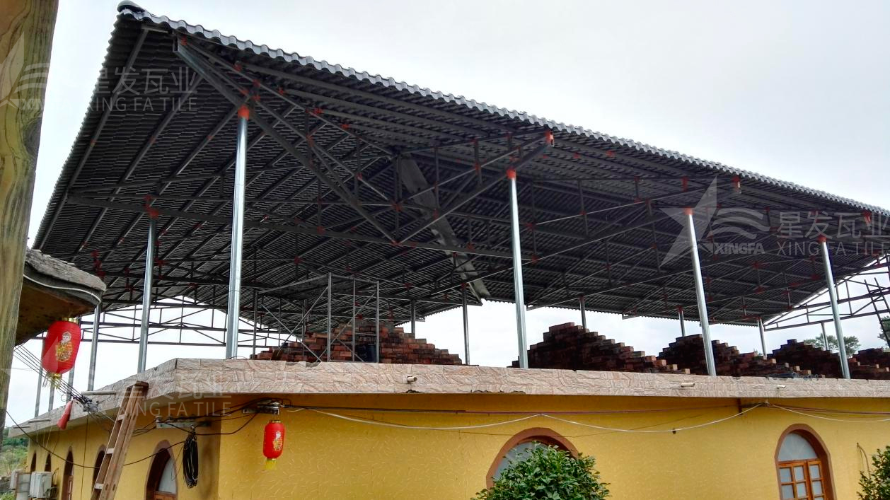 “鋼結構+合成樹脂瓦”屋面建筑體系已被普遍應用，促進行業(yè)發(fā)展