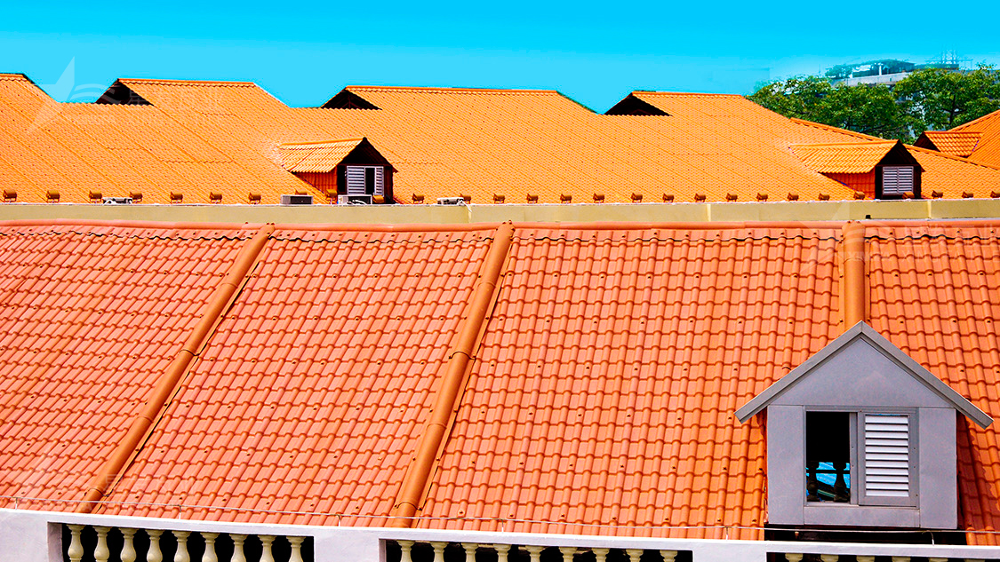 想購買材質(zhì)好的屋面瓦，到底選合成樹脂瓦好還是鋁瓦好？